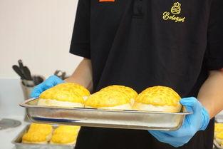 澳门网红菠萝包,一口咬下，甜蜜满溢的澳门风情